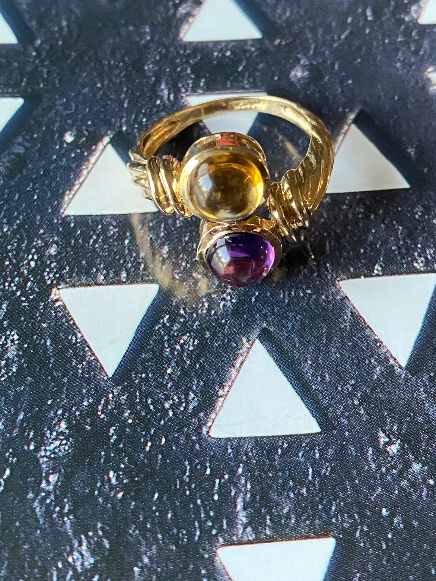 Cabochon 8 Ring