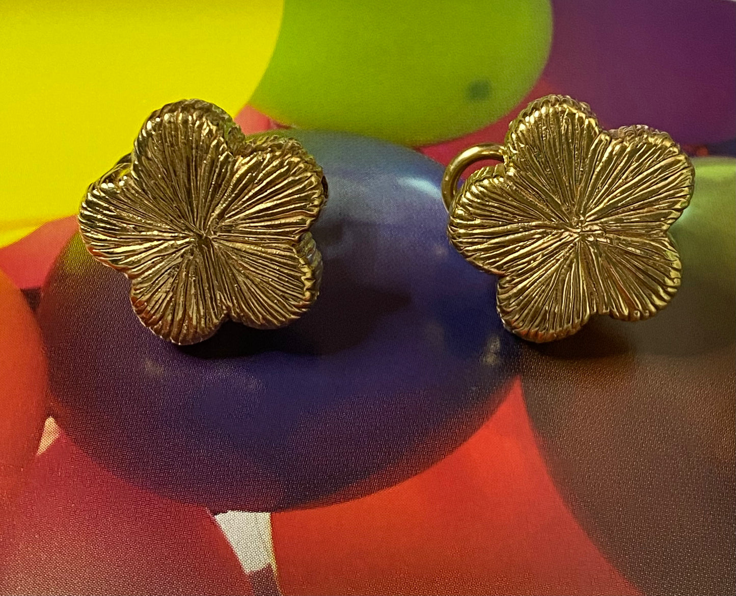 14k Striated Puffy Flower