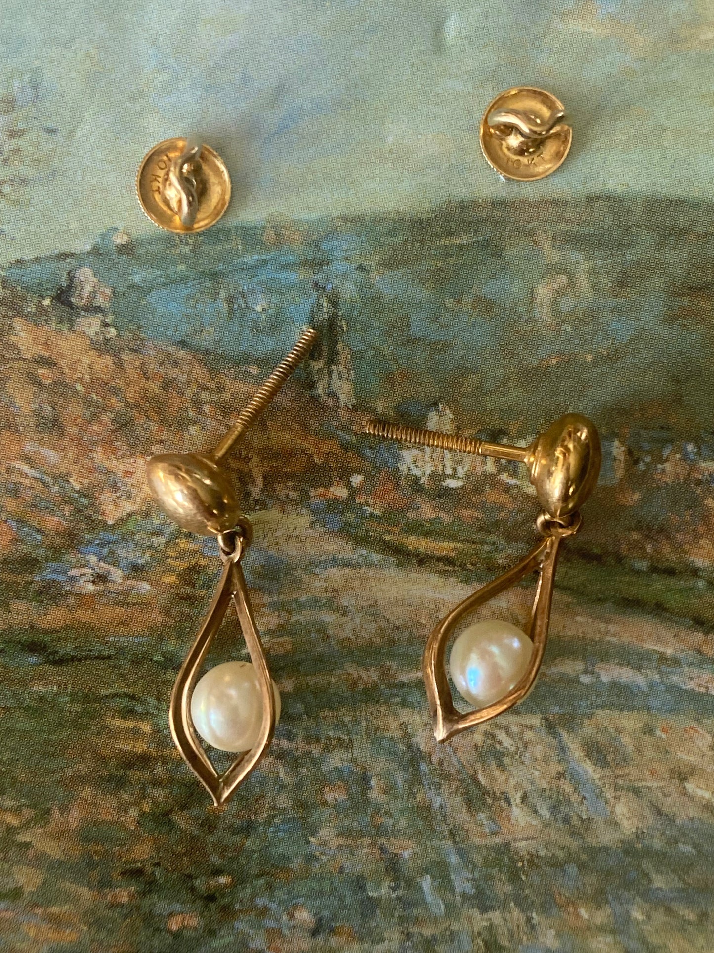 Dangling Pearl Earrings