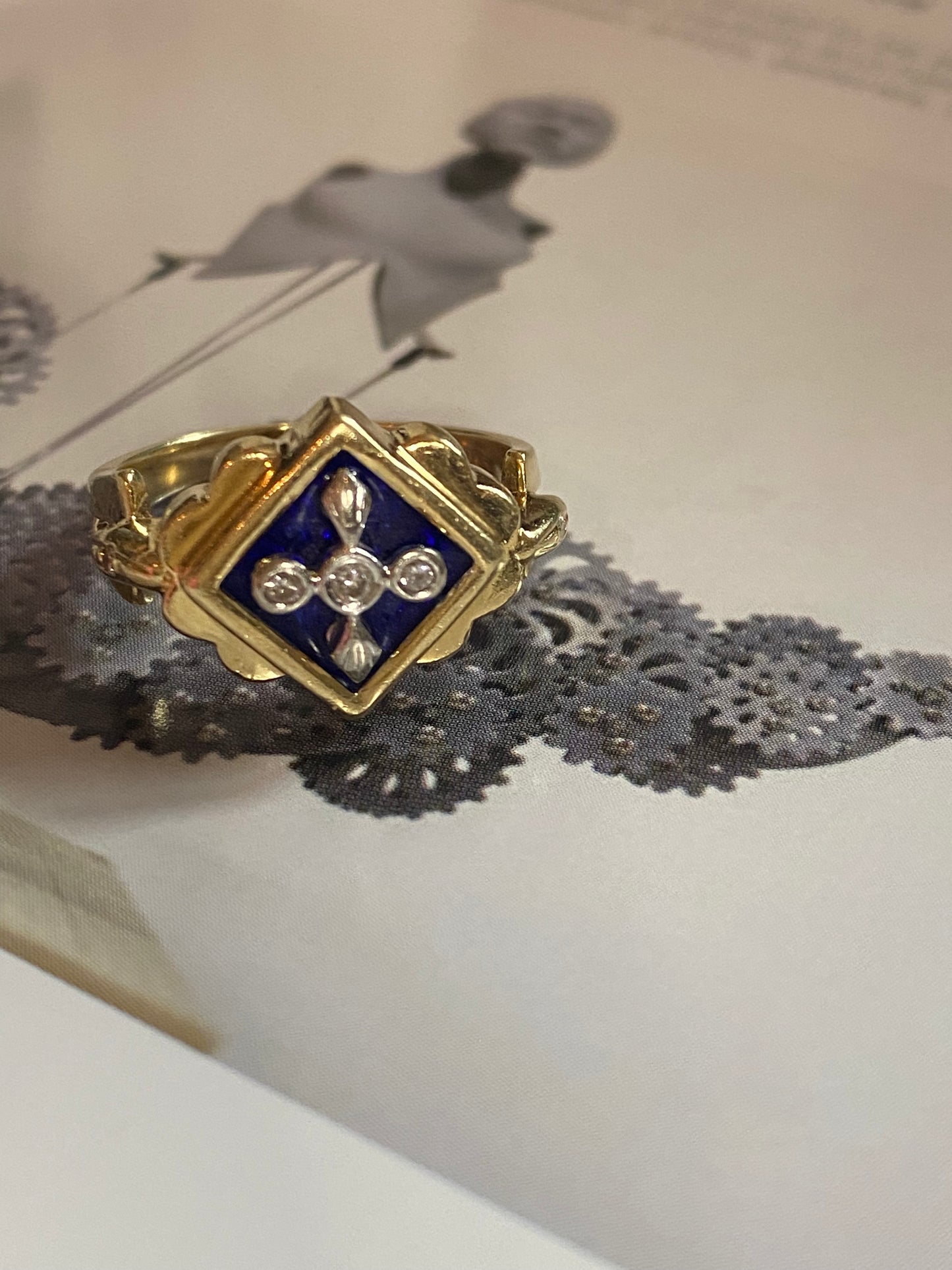 Diamond & Enamel Split Shank Ring