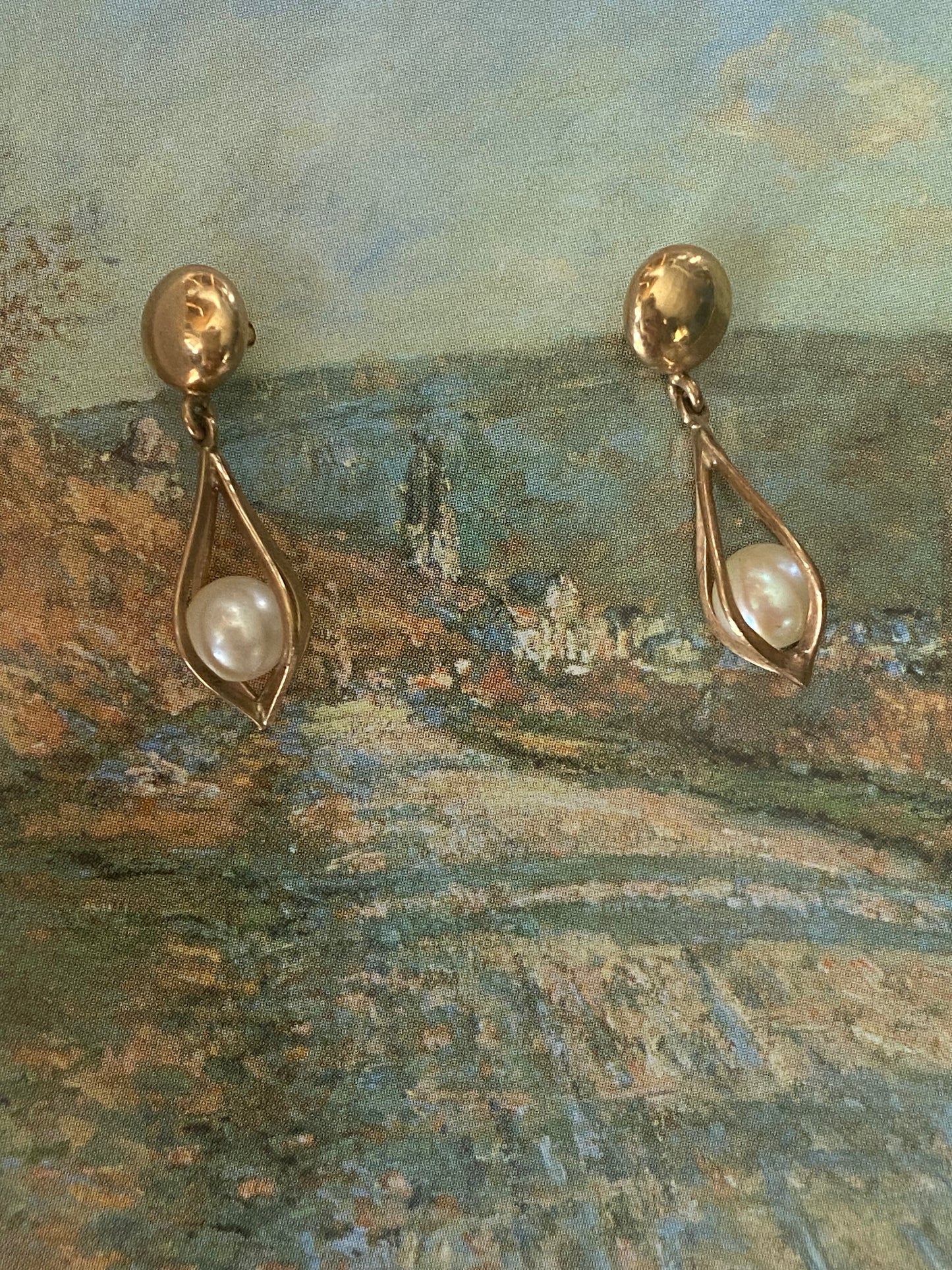 Dangling Pearl Earrings