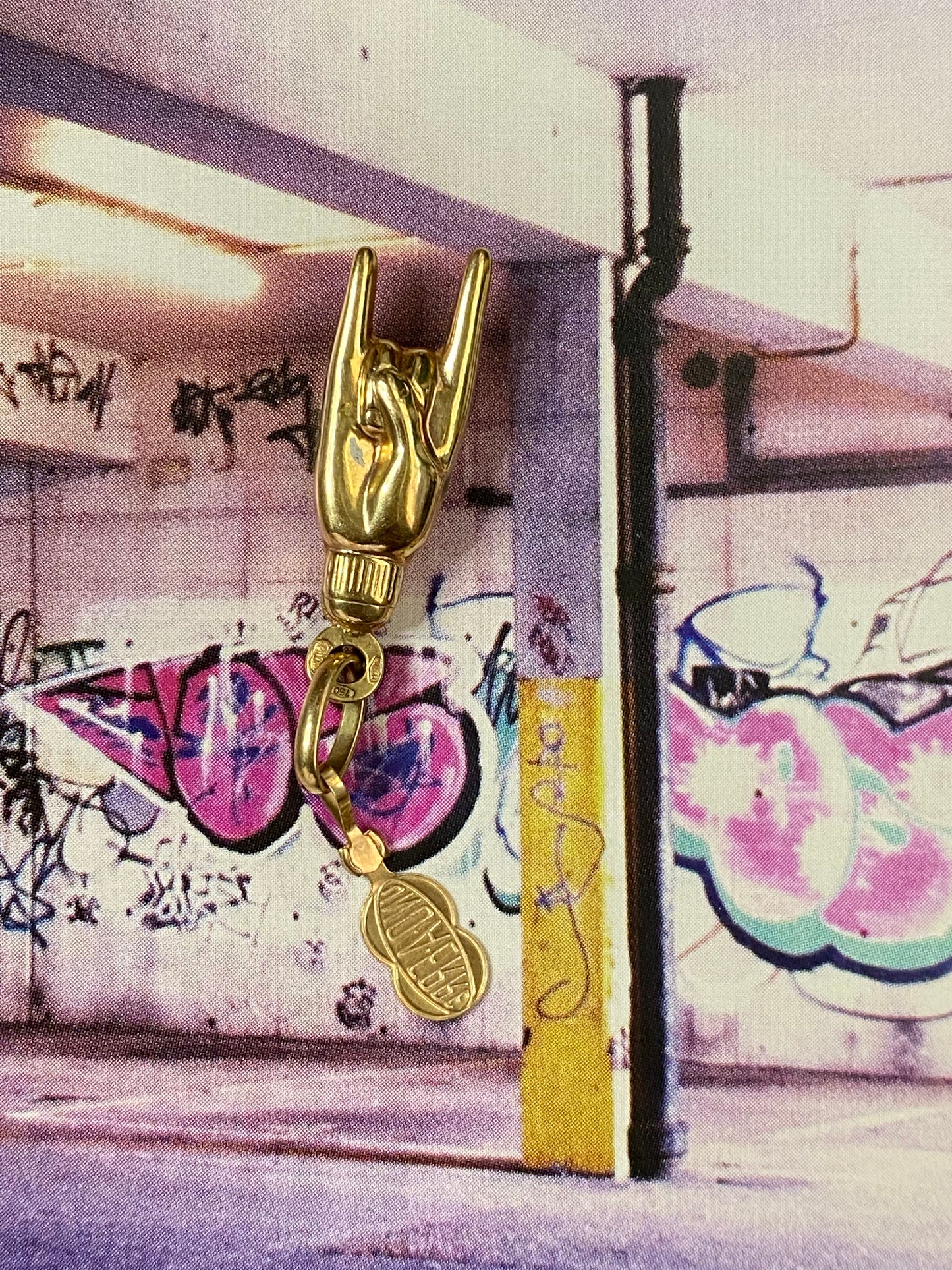 18k Sign of the Horns