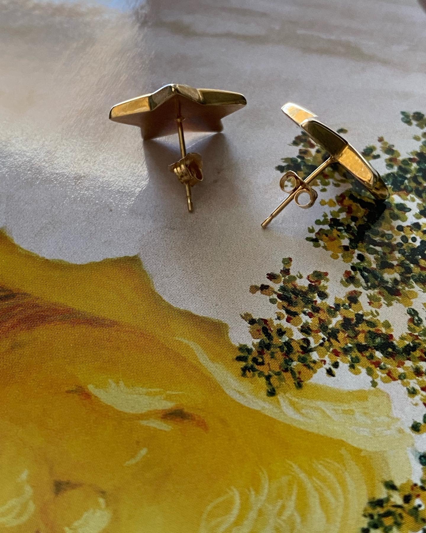 14k Puffy Star Earrings