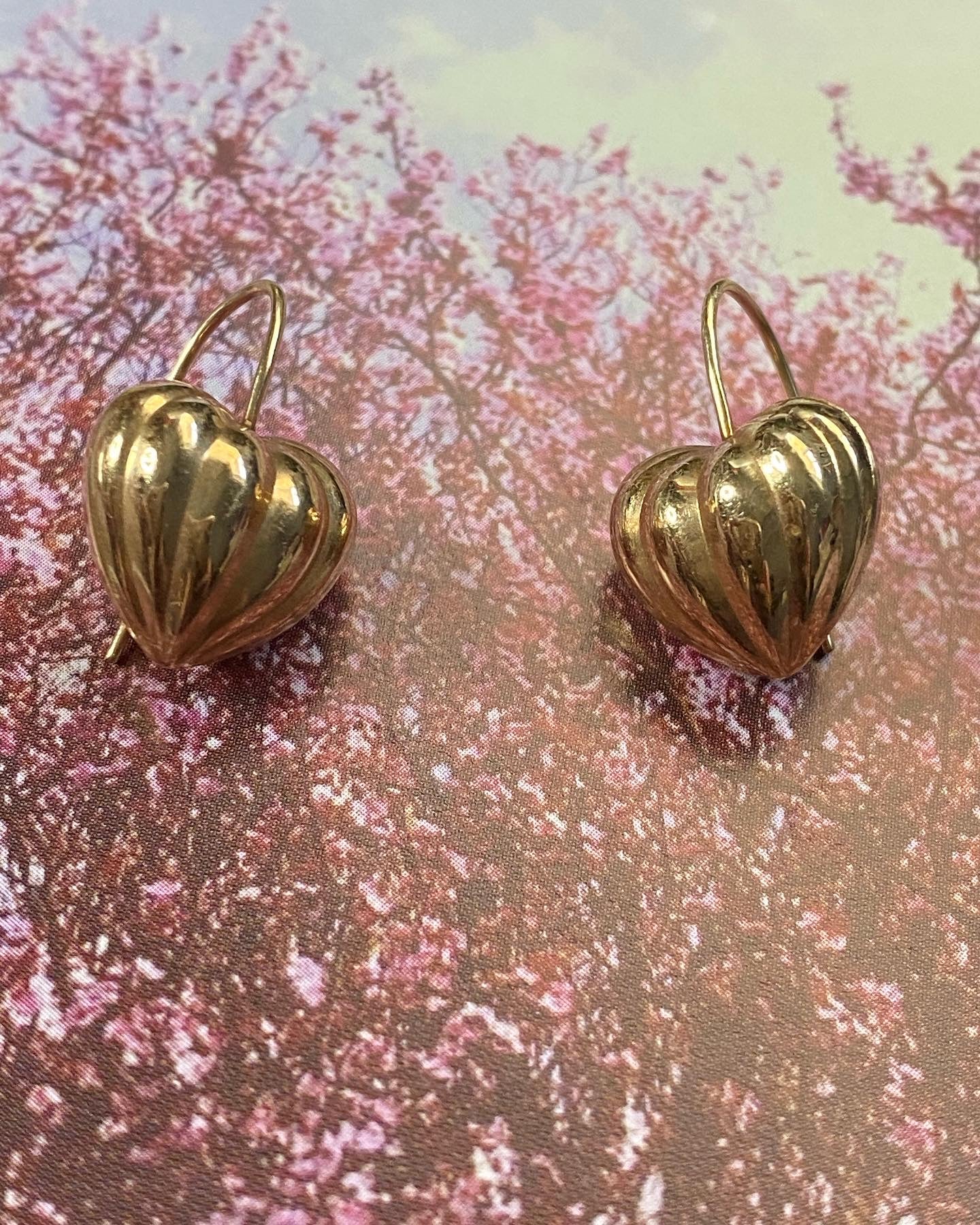 14k Scalloped Puffy Heart Dangles