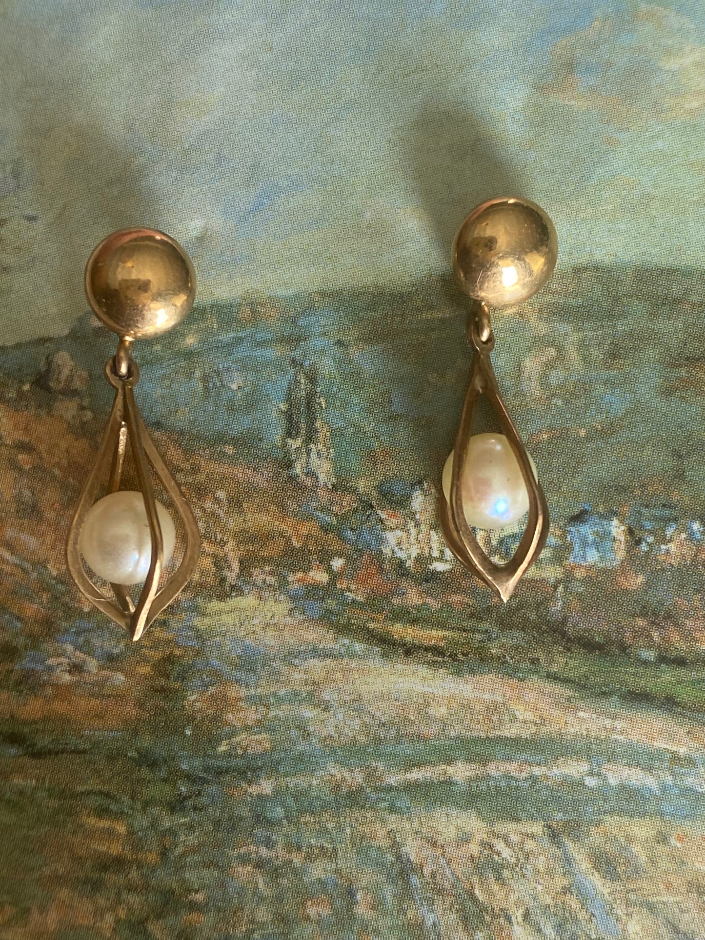 Dangling Pearl Earrings