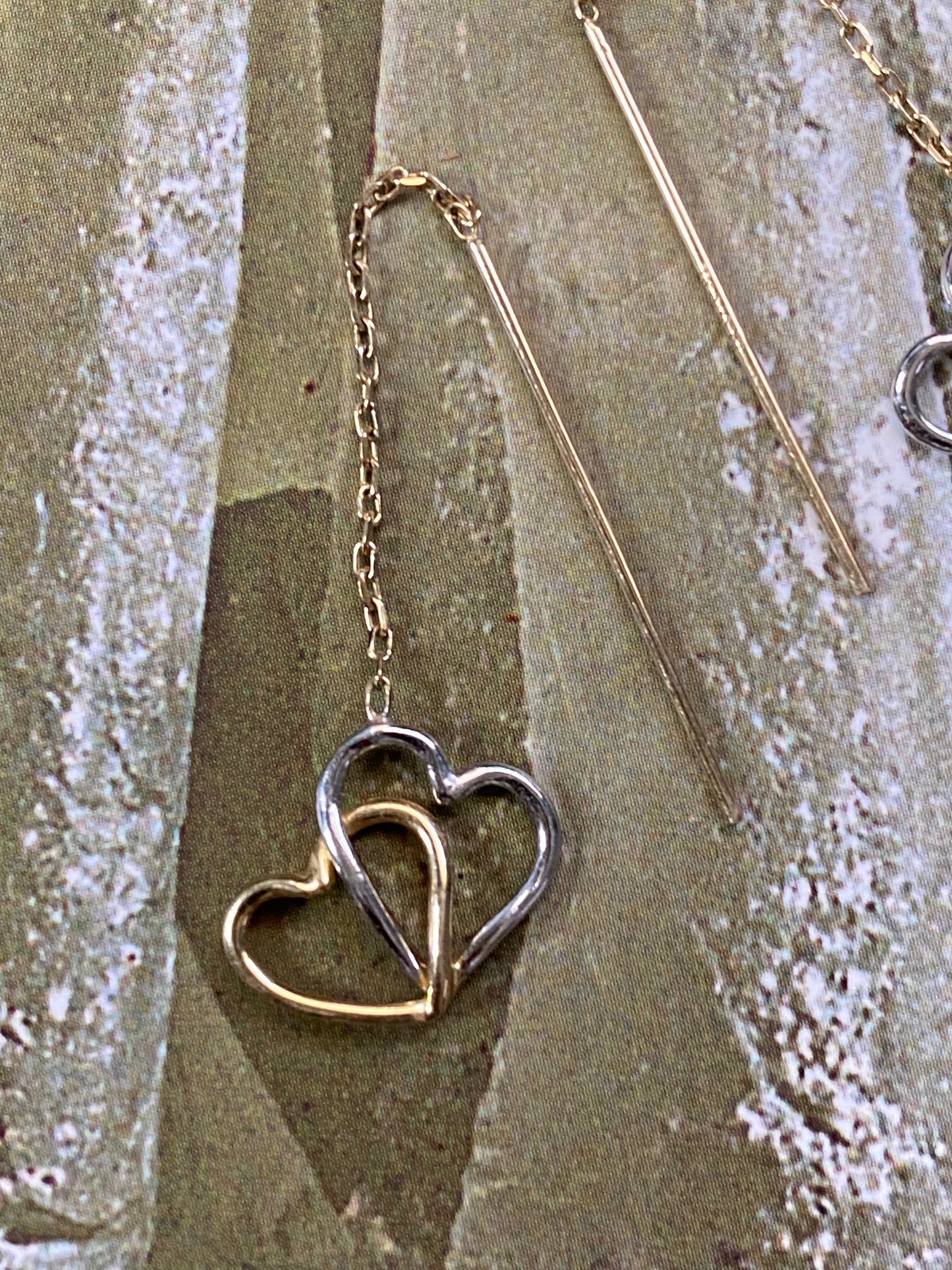 10k WG/YG Heart Threaders