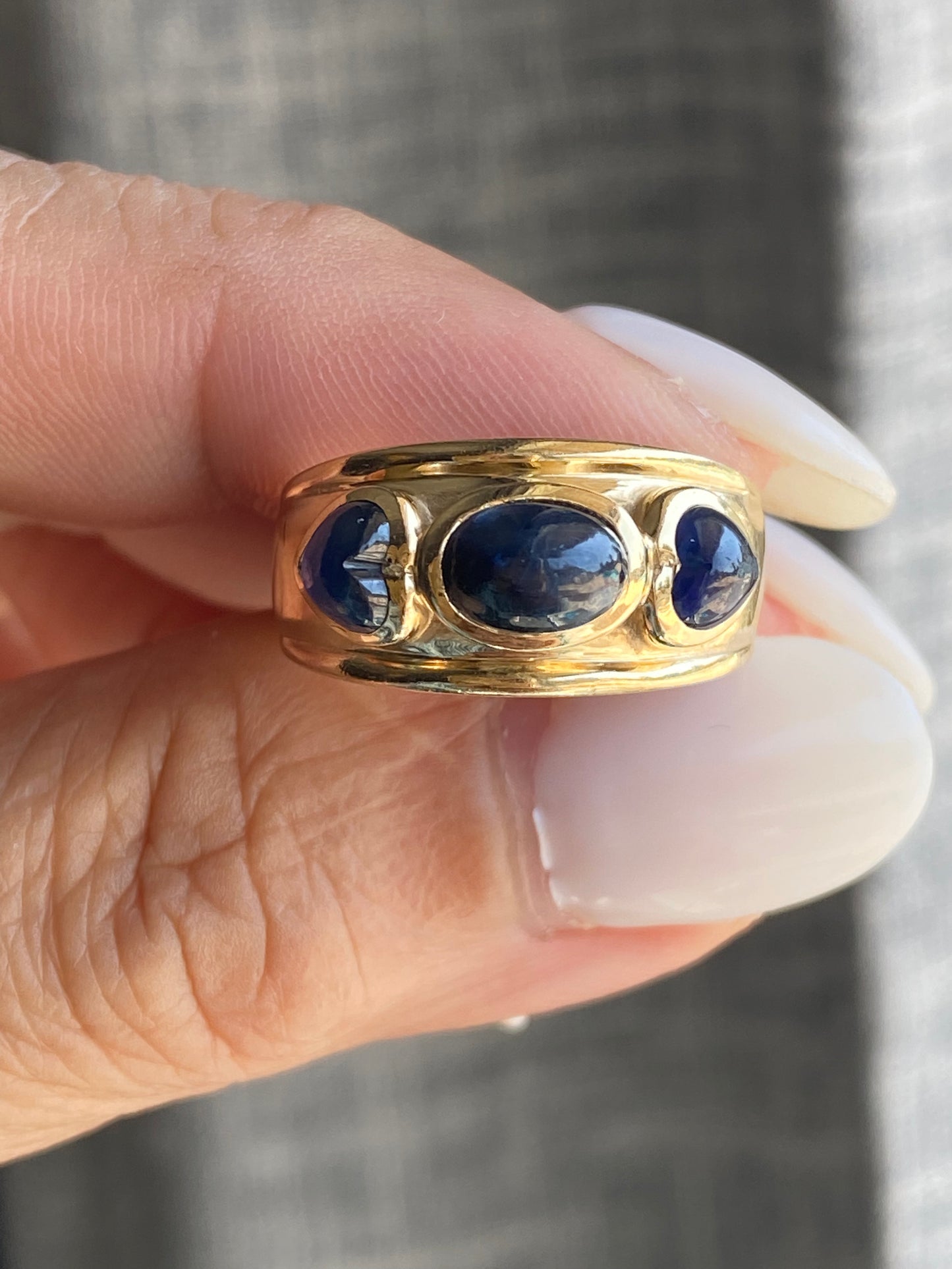 Ceylon Sapphire Cabochon Ring